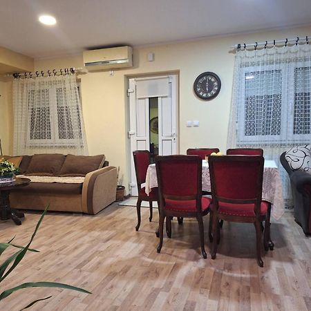 Jezero Apartment อารันเยโลวัคส์ ภายนอก รูปภาพ
